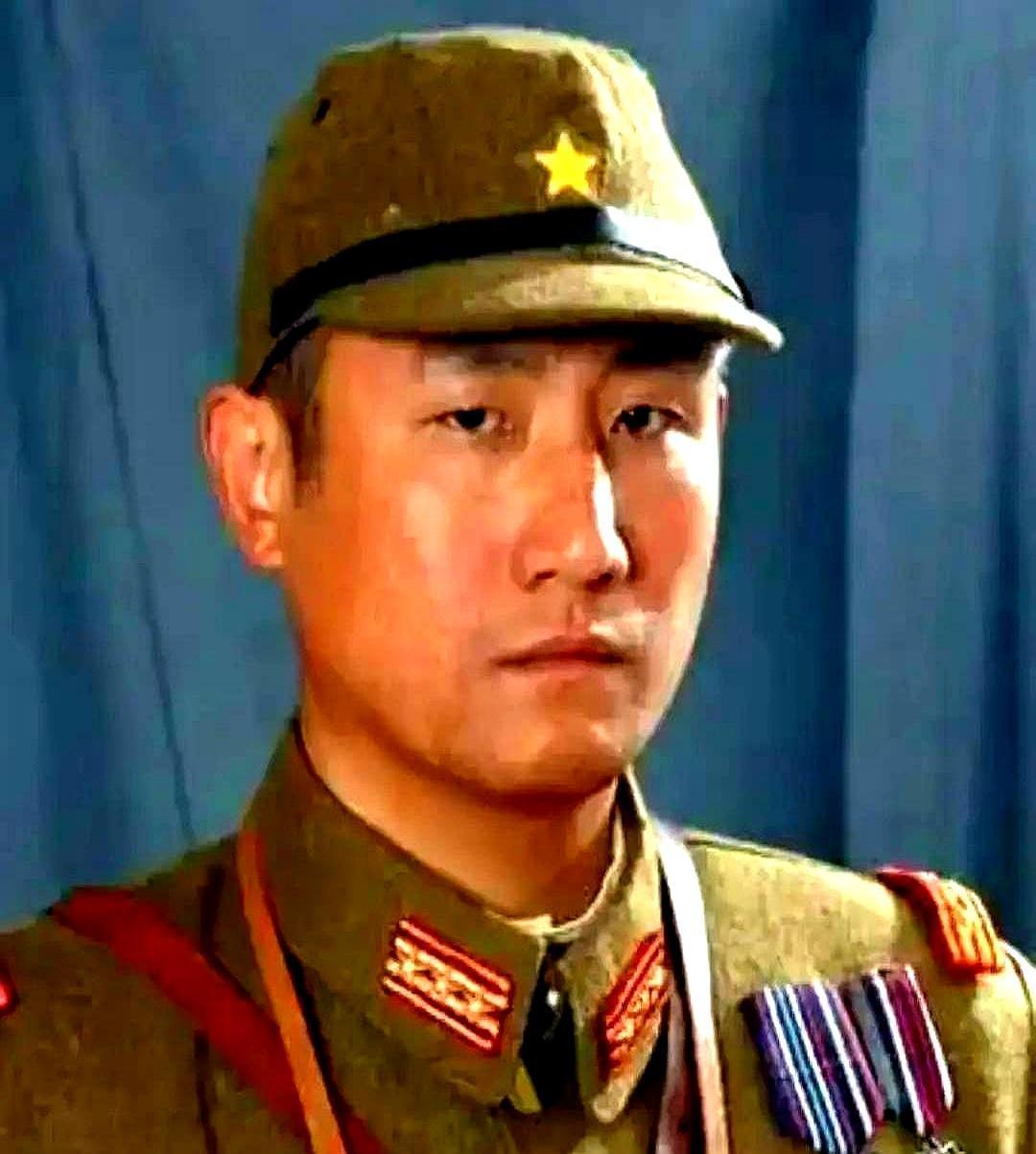 这么多年，《亮剑》我们都看错了。那个最大的秘密，就缝在山本一木的领子上。所有