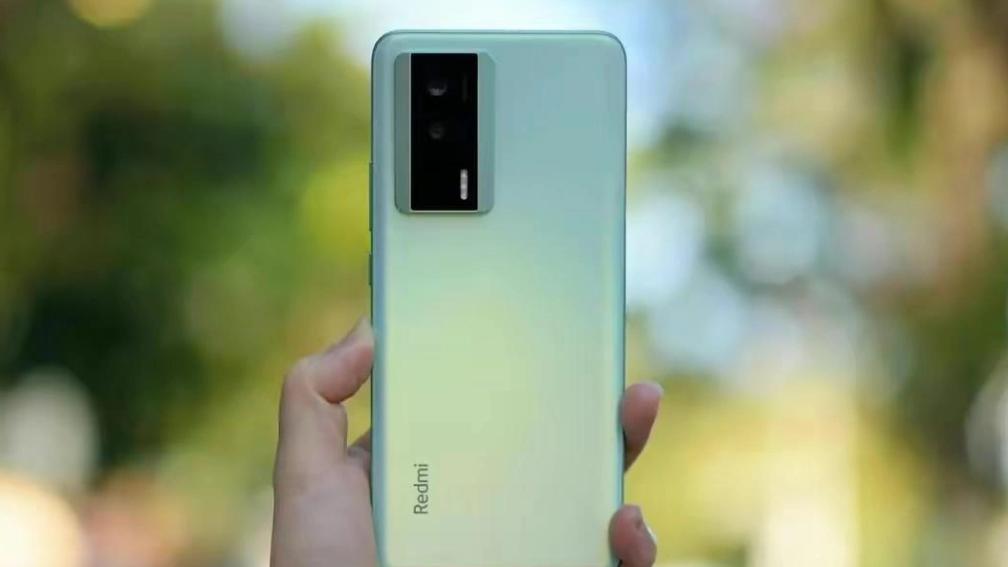 六百多拿下骁龙8+Gen1手机,2k屏+5500mAh+无线充,有旗舰体验
