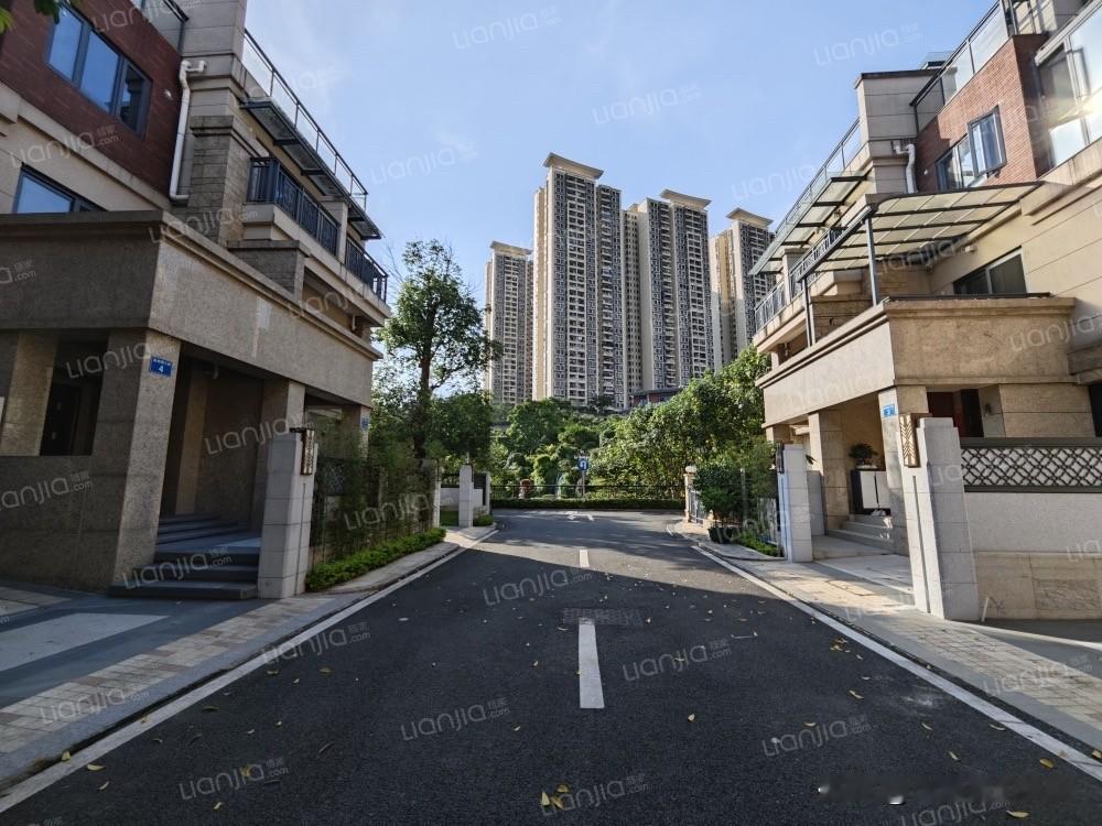 黄陂次新房峰湖御境：438万掉到219万凌晨刷到两张截图。峰湖御境，90