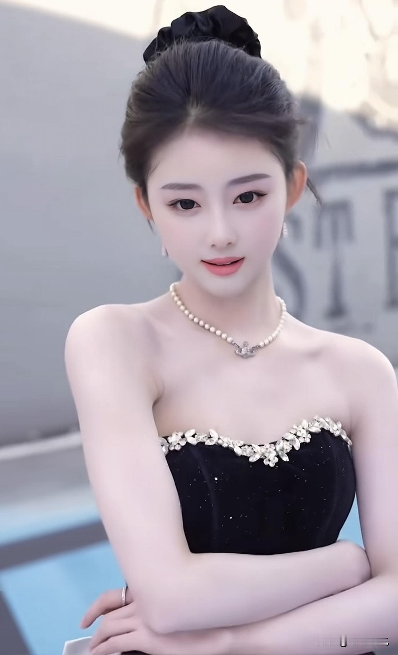 优雅黑裙，珍珠项链，气质满分！💃✨黑裙珍珠项链红色珍珠项链温柔珍珠项链珍