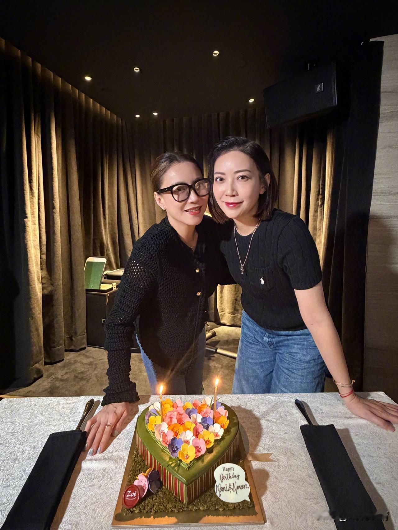 霍汶希生日好热闹！7月17日，霍汶希晒出一组庆生照。看看霍汶希的生日阵容就懂什