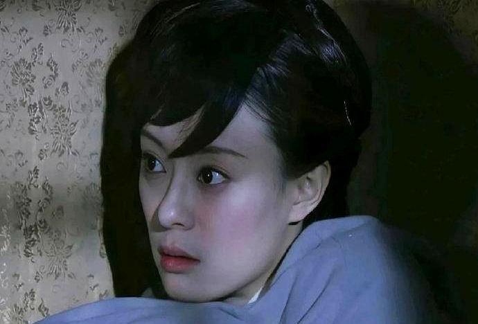 果郡王爱上甄嬛，根本不是见色起意。那张传疯了的娇羞表情截图，最多算个表层导