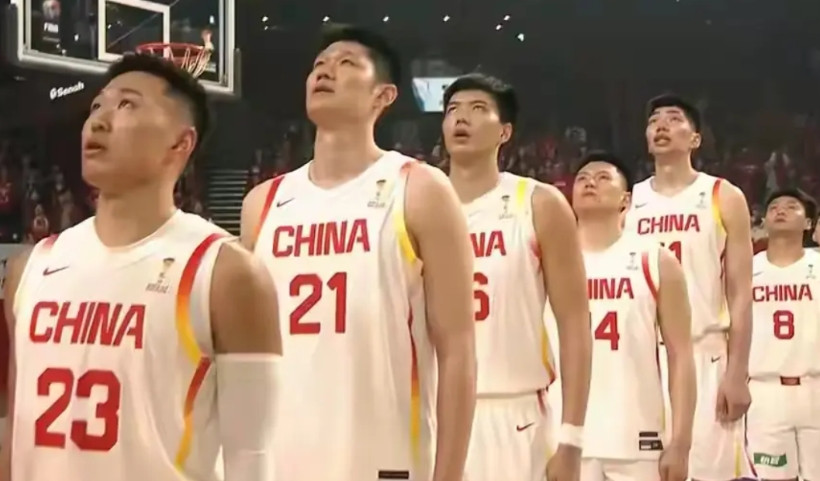 昨晚中国男篮战力榜：1.贺希宁，他用精准的三分球扭转了颓势，堪称及时雨。2.