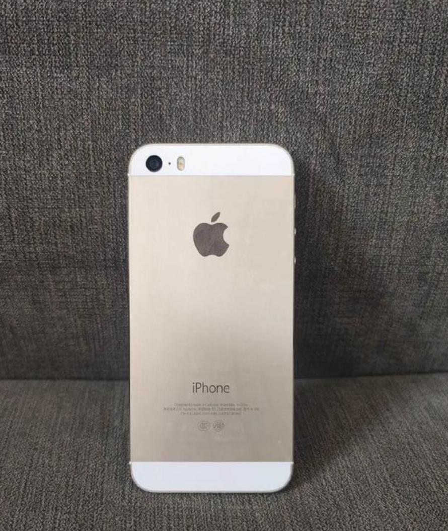 苹果历代手机颜值排行榜：第一名——iPhone5S～无敌三段式设计第二名——