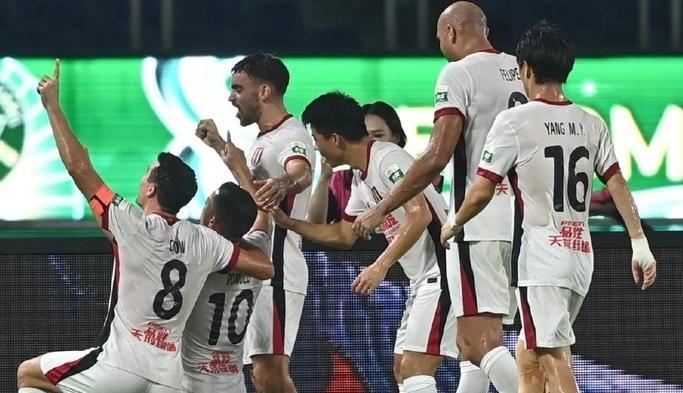 3：3，成都蓉城跌下榜首，浙江队兑现了他们赛前的承诺，绝不让成都蓉城轻易从自己身