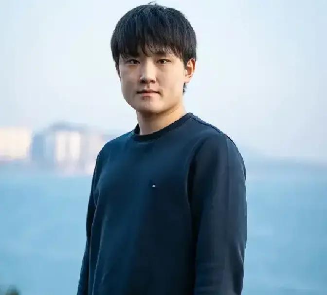 张本智和要是真把莫雷加德掀翻，钱包先鼓八万刀，人民币五十多万，够他买辆豪车绕东京