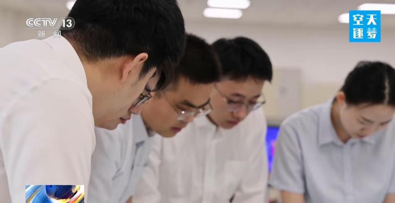 这就是003福建舰的设计团队。一群朝气蓬勃的年轻人。现阶段，我们各行各业，各