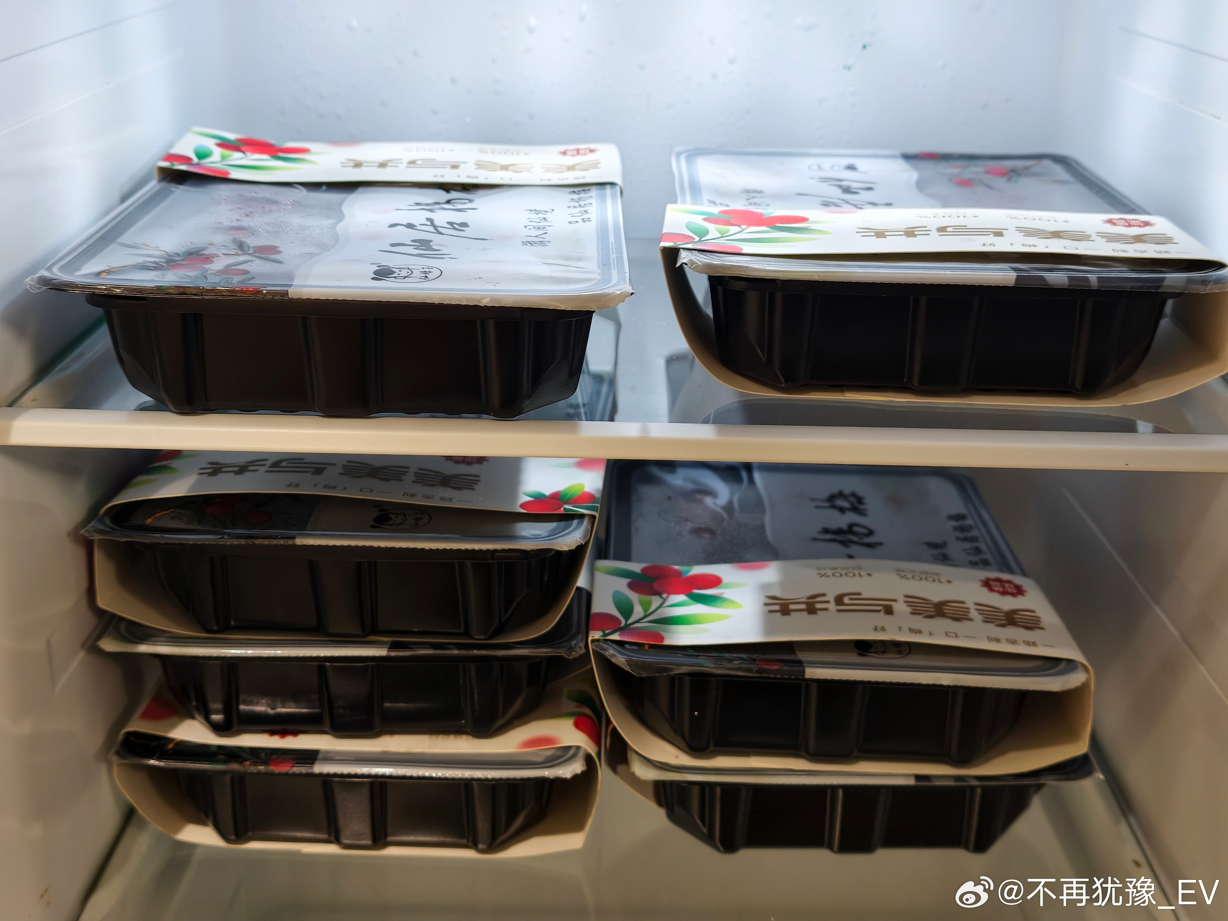 新办公室冰箱囤满了当季杨梅美味向来不宜独自享用索性拿出来分给身边同事