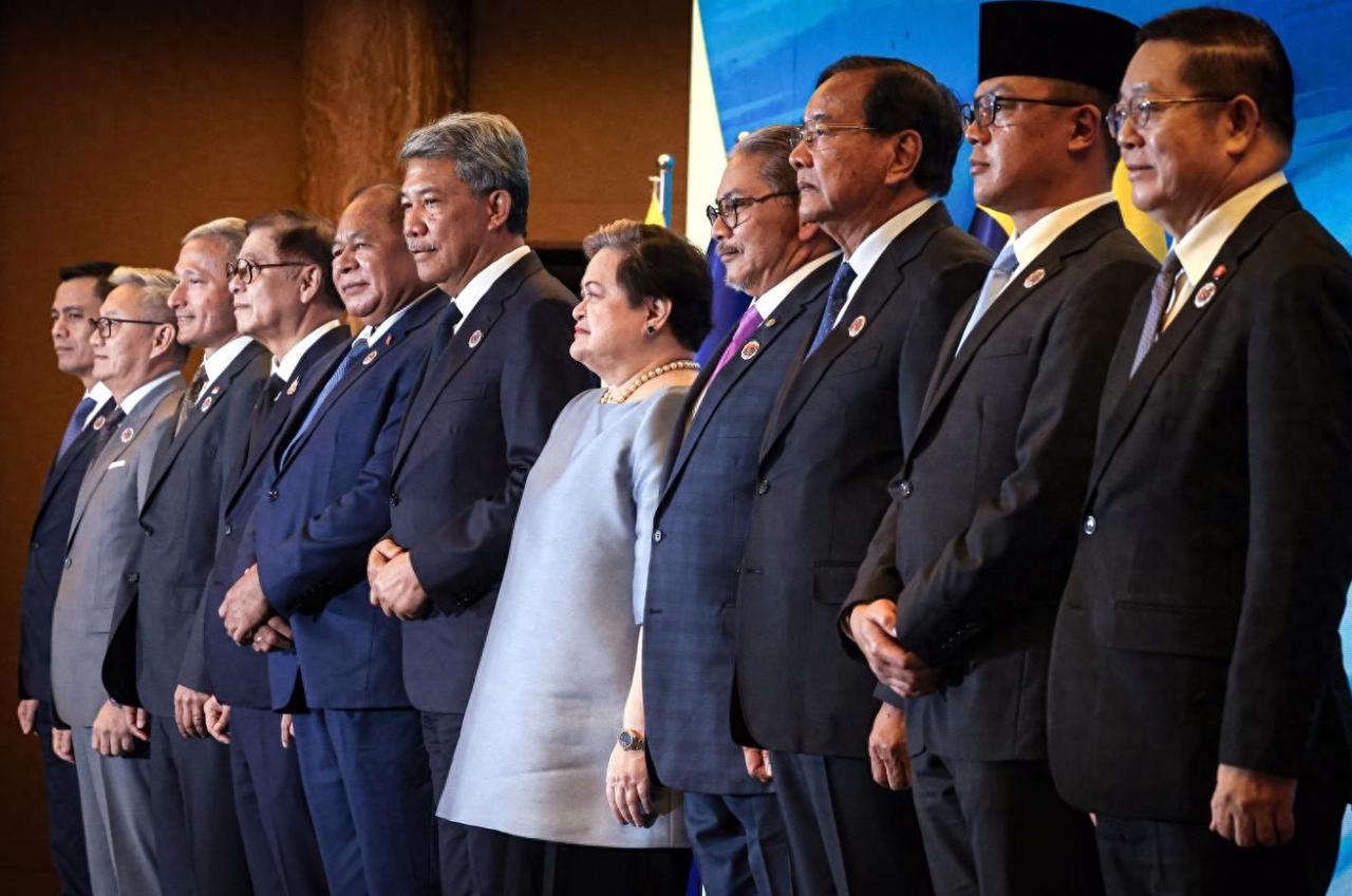 泰柬同时感谢中国，两边措辞各有不同之处，中方发文通报点明原因持续多日的泰柬边