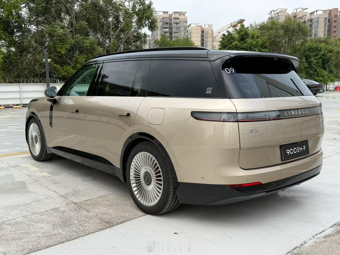 领克也掀桌子了，900大五座上市～入门配置25万出头，顶配也就30万这价格买5米