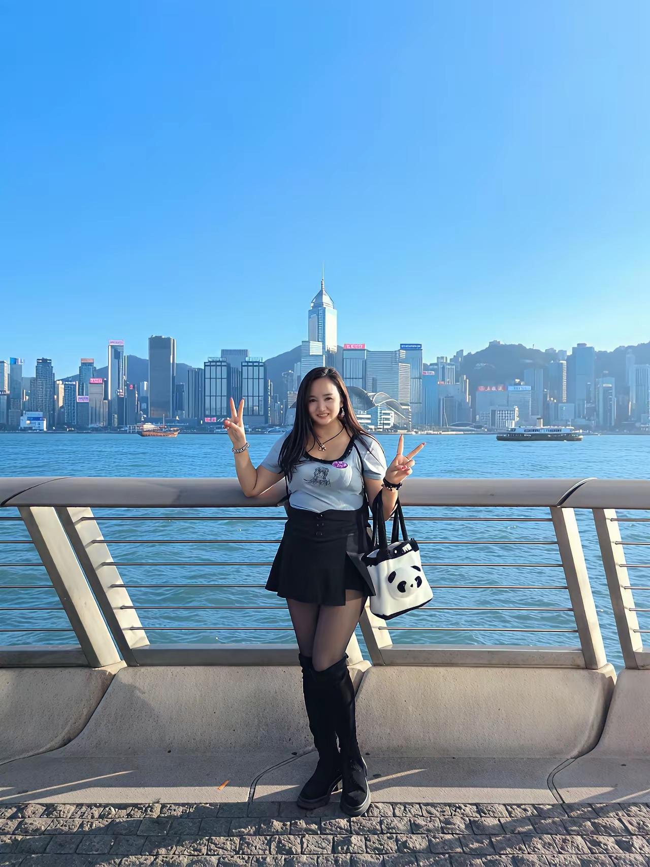 相邻两个城市，但各有特色，共同构成了大湾区独特的风景线。