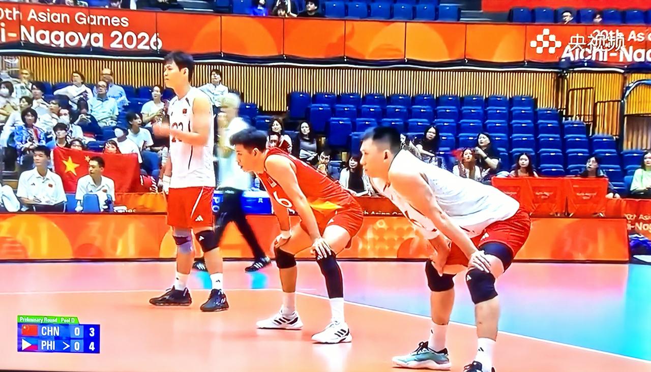 亚运会小组赛第二场，中国男排迎战菲律宾队。第一局中国男排25：21先赢一局。