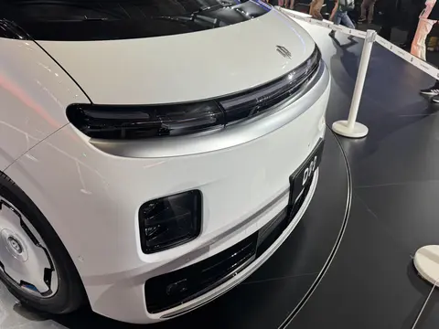 零跑这次十周年发布会，直接推出了品牌旗下第一款MPV，叫D99。这事儿...