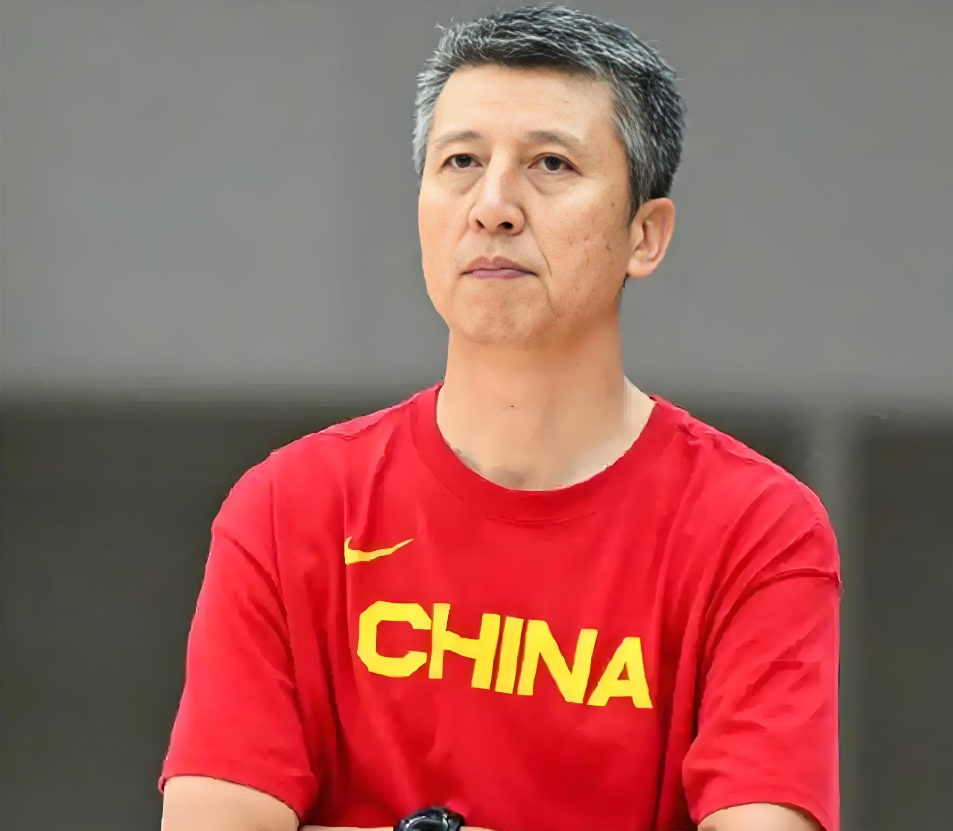 今晚必须吹爆郭士强，无论怎么吹都不足为过！从开赛前力排众议的组建阵容，到今晚第一