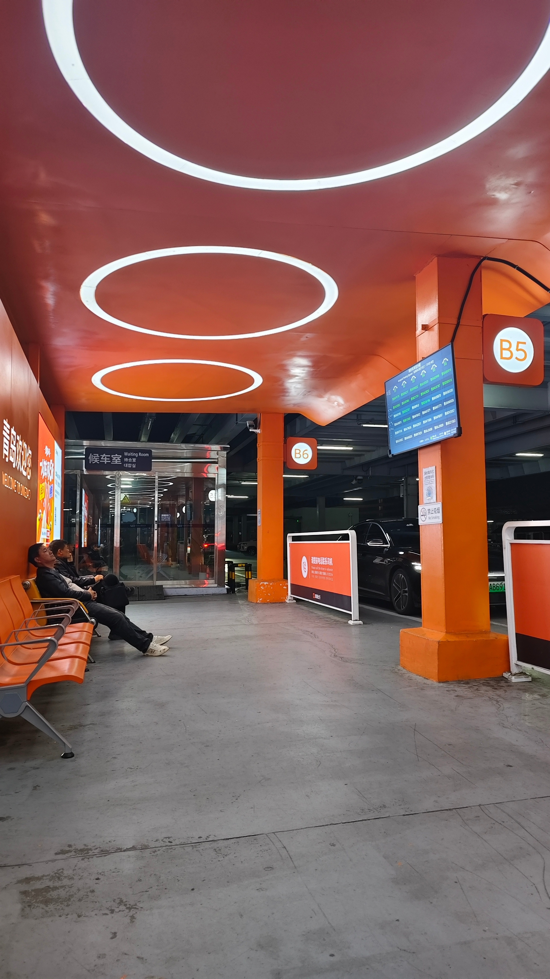 青岛机场的网约车候车厅，应该是全国机场的天花板了吧，清晰智能的等待位分配，舒适的