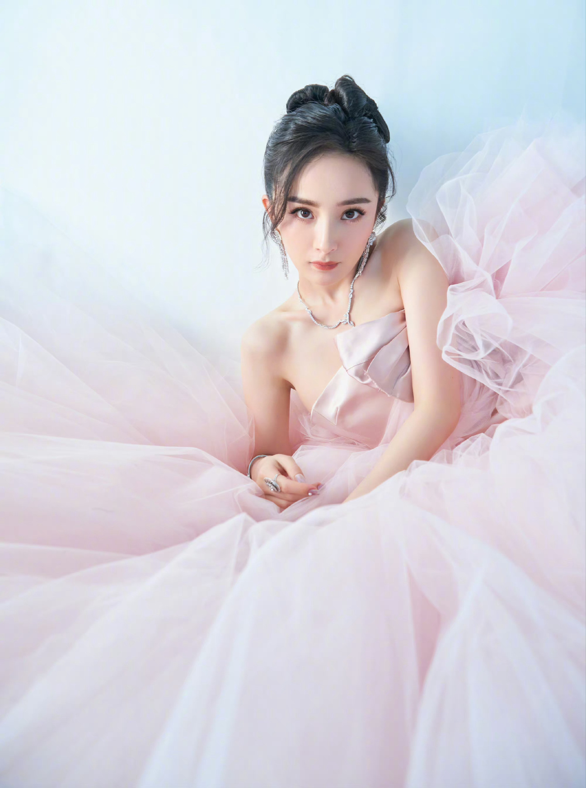 杨幂仙女气息，穿上公主的纱裙，诠绎粉色的童话浪漫​​​