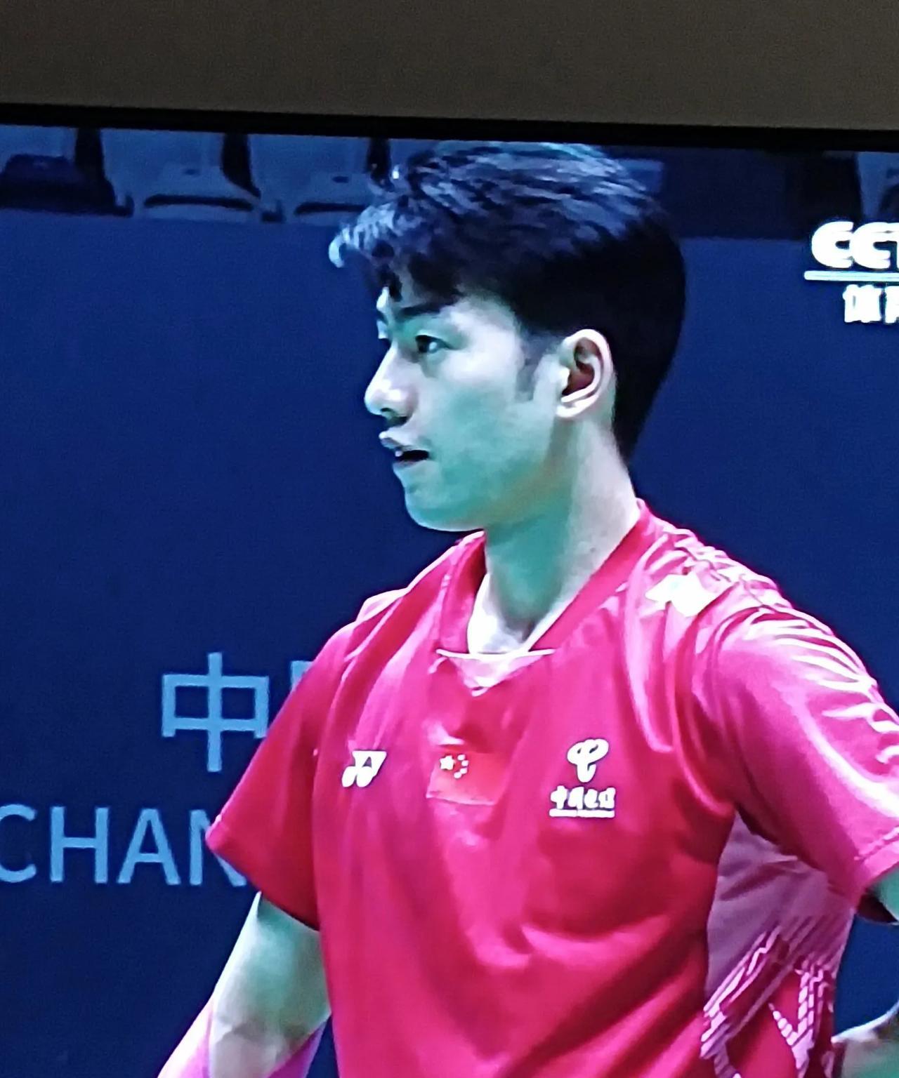 梁伟铿王昶0:2不敌对印尼组合中国男双全军覆没。第一局，中国组合有些低迷，比分