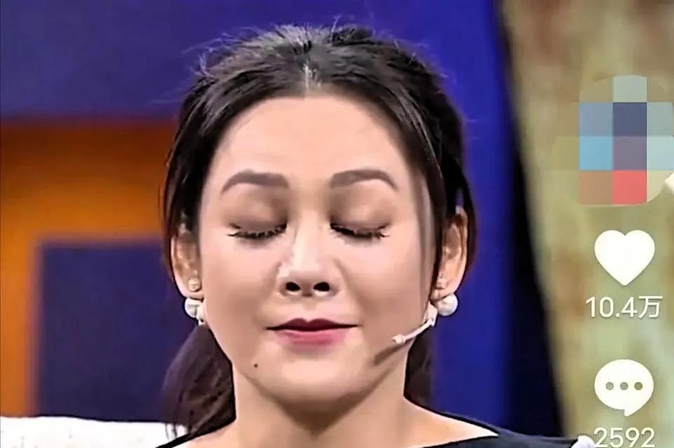 宁静与美国演员在1997年结婚，次年儿子雷纳就出生了。2006年，她又遇到武行出