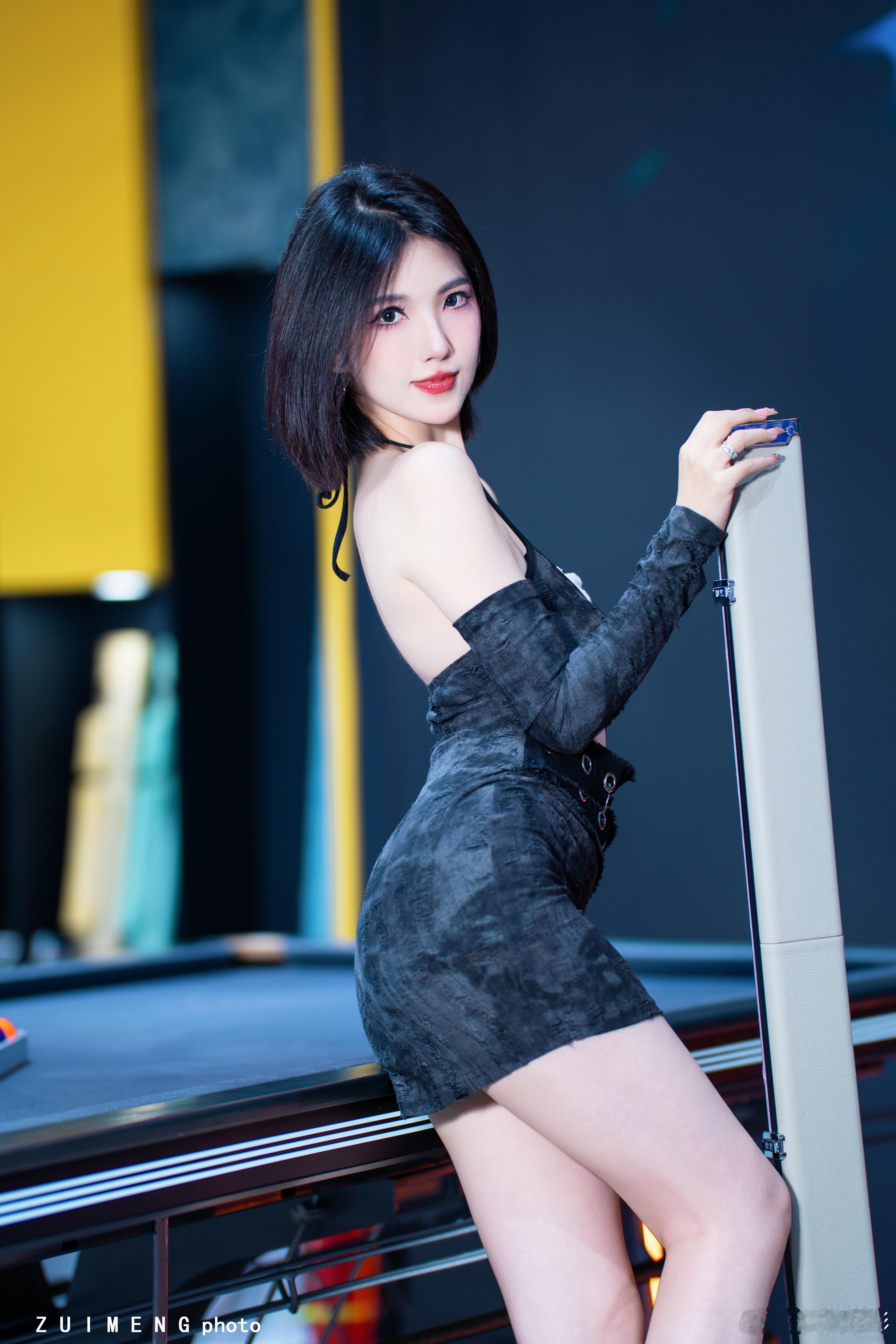 红唇烈焰侧脸杀，曲线优美绝绝子车模小姐姐模特：缪斯艺活动：广州国际台球展​​​
