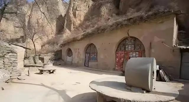 1972年，知青张援朝去看望干妹妹陈春玲，谁知，陈春玲红着脸说：“我这病，你娶我