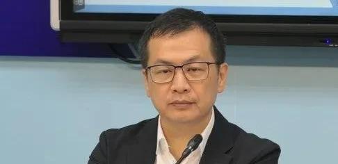 国民党团首席副书记长罗智强今天在记者会上表示，赖台独慌了，接受专访竟然提出要请对