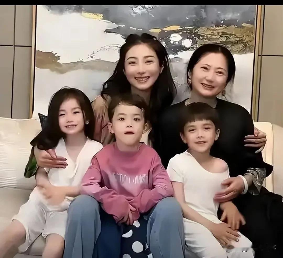 7年斥资千万养混血三胞胎：山东女子“买精生娃”背后的生存哲学“我不想等一个人