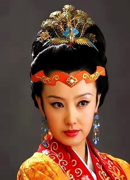 郑晓龙新版《红楼梦》这王熙凤，看着不对味儿啊。网传的定妆照流出来了，看着是够