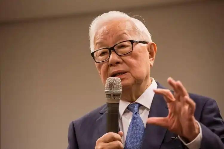 台积电创始人张忠谋在接受纽约时报专访时说：美国、荷兰、日本、韩国与台湾牢牢控制着
