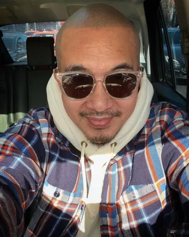 一直不明白据说具俊晔身价不菲，在韩国住富人区，既然那么有实力，为什么对自己心爱