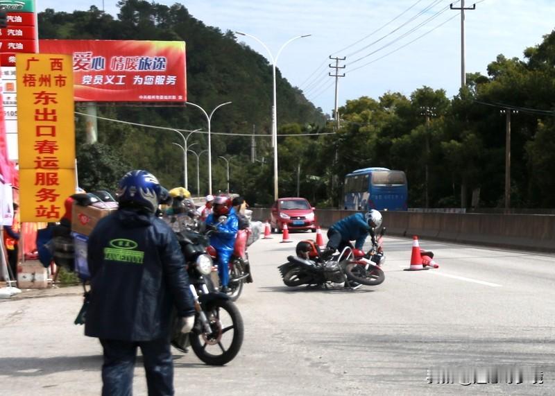 春运首日“摩托大军”启程返乡2026年2月2日春运首日，“摩托大军”又踏上返
