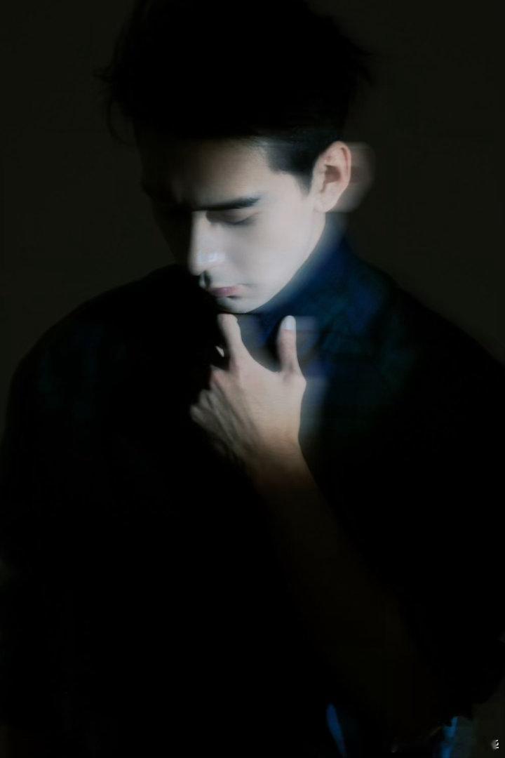 陈星旭斯文表皮下的阴湿疯批陈星旭就这个阴湿腹黑感对味儿杂志大片带感度满分！高智