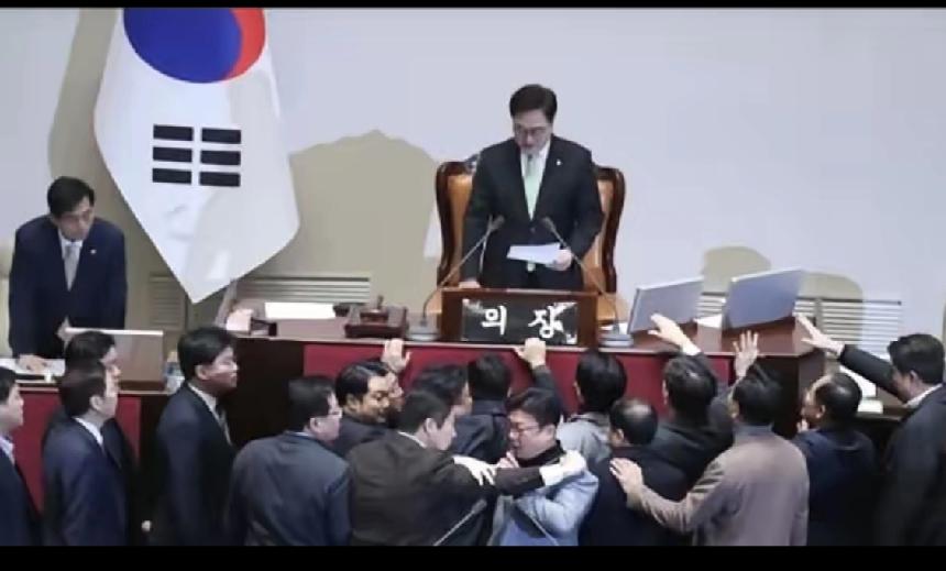 联合国舌战：倭求安理会常任席遭斥，历史原罪难逾联合国安理会改革之议，积年未