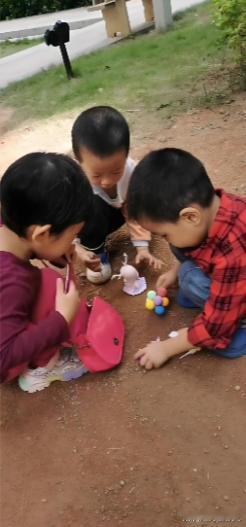 碰到个孩子家长，还可以这样教育自己3岁的孩子？这个周末，天气比较好，阳光下的气