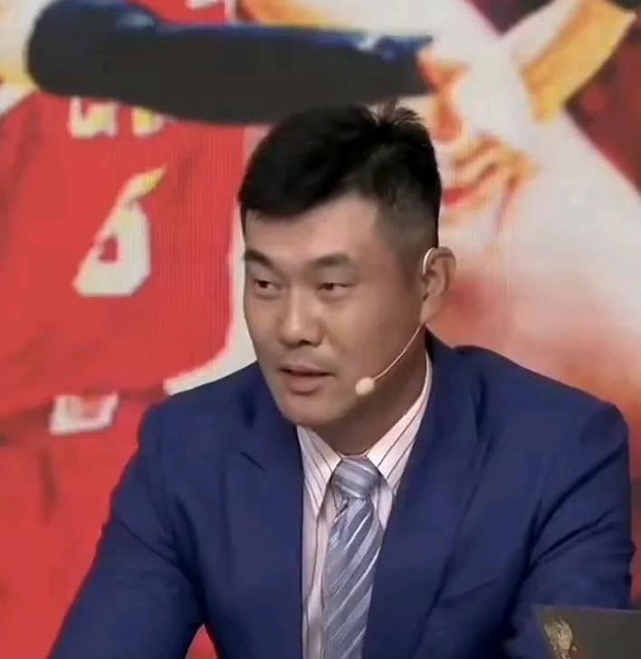 赛后采访国家队老队长王仕鹏解说中国男篮，看看他是如何评价中国男篮的，他说郭指导能