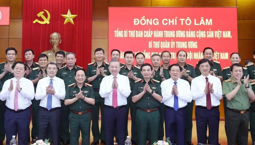 齐齐整整！这就是苏林的左膀右臂今天苏林到访越南国防部，与潘文江、郑文决等召开工