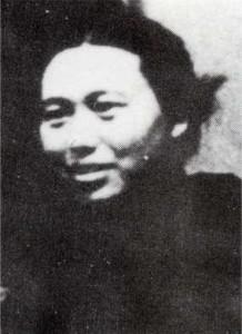 1934年，李开芬被视为特务，被拉到刑场执行死刑。危急关头，政治部主任张琴秋骑马