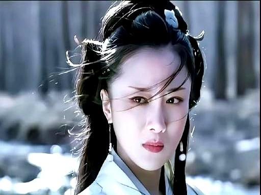 “导演，这场戏我不想跪着演。”14年前，李依晓跟《楚汉传奇》导演商量，把虞姬