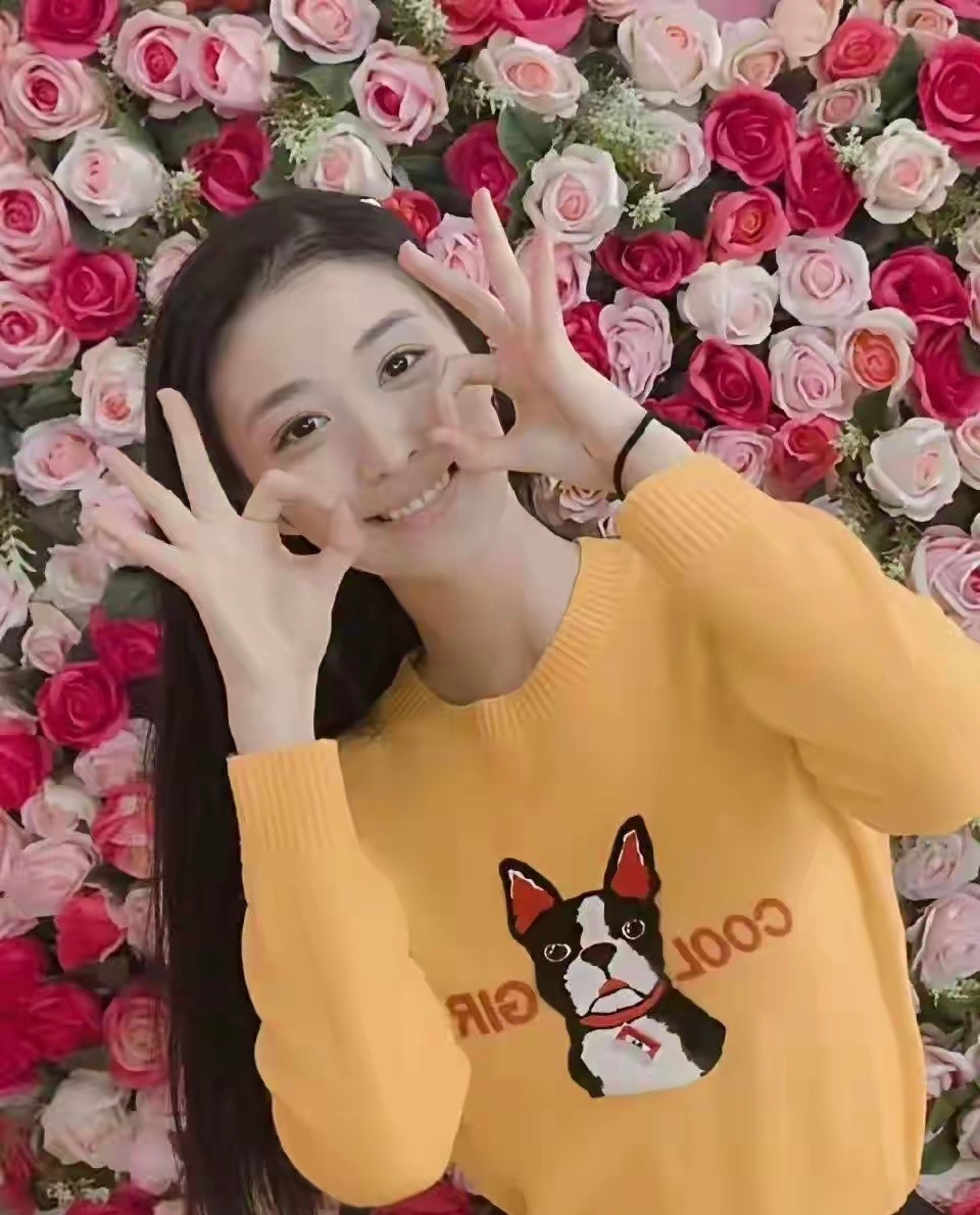 学生时代的王楚然，纯欲天花板本人。原来校花真是从小美到大的!