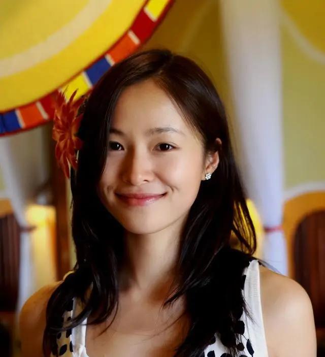 江一燕离婚这个事，告诉所有女性千万别做什么独立女性。网上很多野鸡汤都在教唆鼓吹