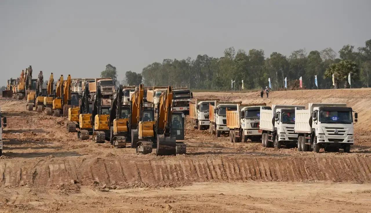 柬埔寨德崇扶南运河又开工了！4月11日，柬埔寨史上最大基建工程德崇扶南运河再度