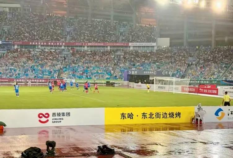 英雄不问出处，赞助不分来路，只要合法就行。常州一烧烤店赞助