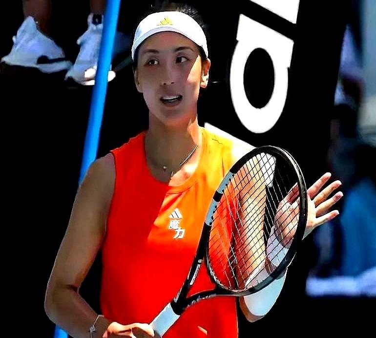 比赛中断近5小时，她竟然在更衣室泡了三杯茶？！墨尔本这天快39度了！王欣瑜就