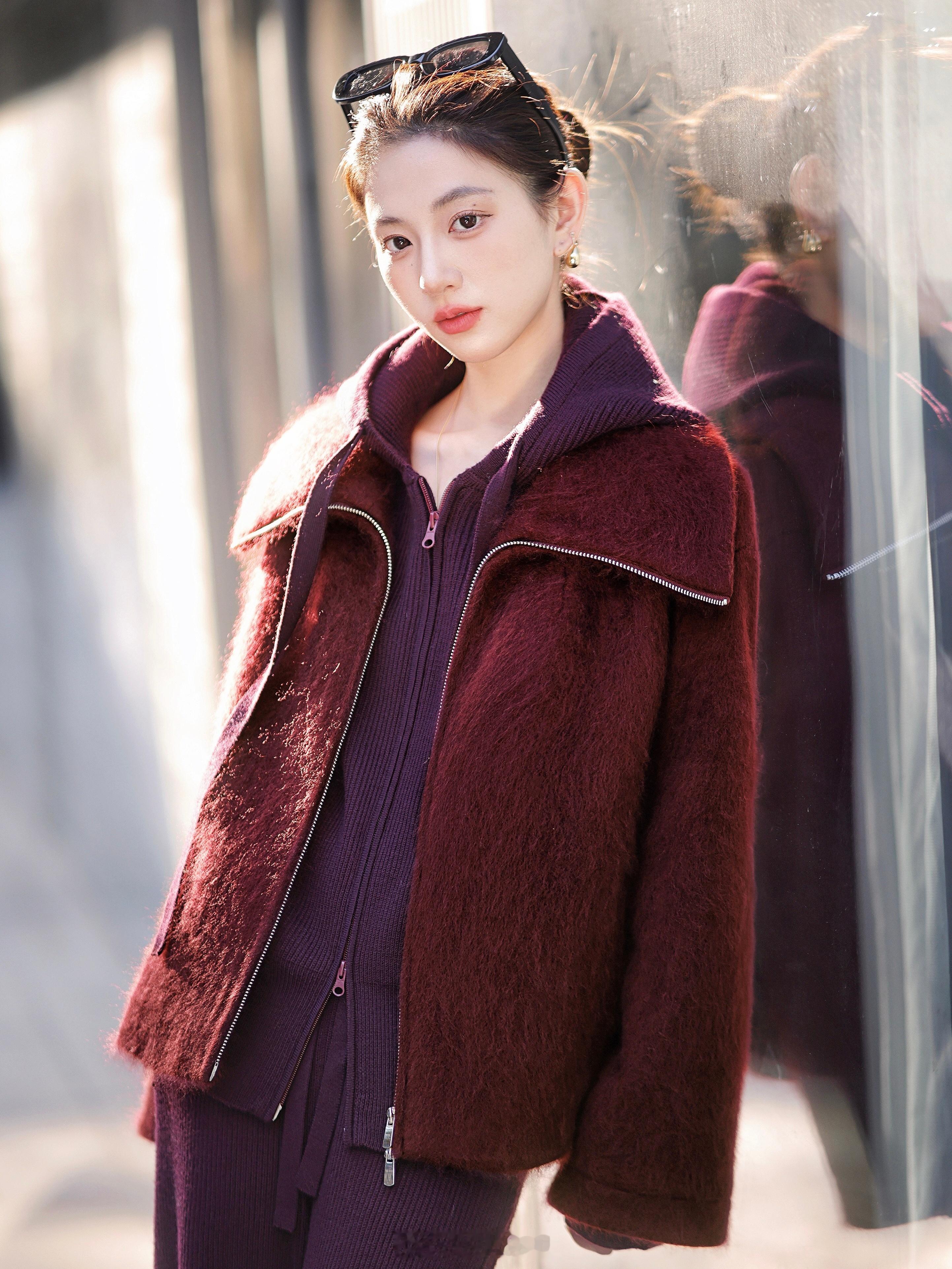 金钩拜金钩拜迫不及待想过圣诞了🎄该说不说到底还是红色有氛围感！再加上羊绒