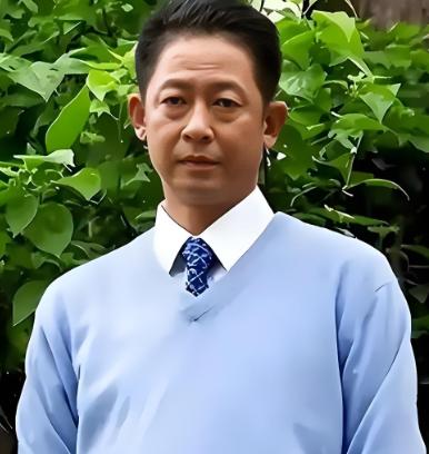 王志文说：“成年人最幼稚的行为，就是交心，你交出多少秘密，就有多少危险