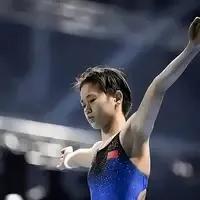 “陈教练拿辣条当‘违禁品’，可薯片香一飘，我就秒变‘贪吃蛇’！”18岁跳水精灵