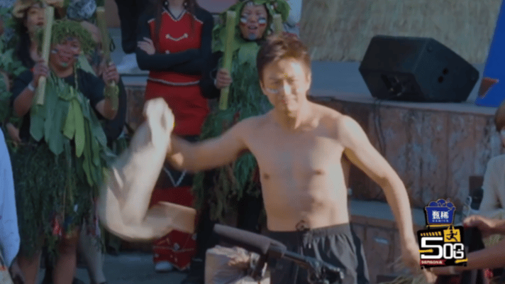 邓超四块腹肌47岁邓超有腹肌邓超47岁还有四块腹肌？五哈预告里真脱了，这身材保