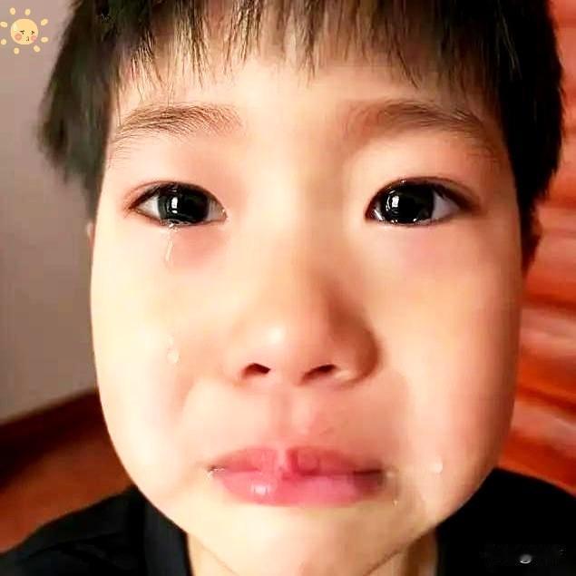 泉州民政局这事儿属实给我整破防了一个9岁的小男孩独自跑到柜台要办孤儿证