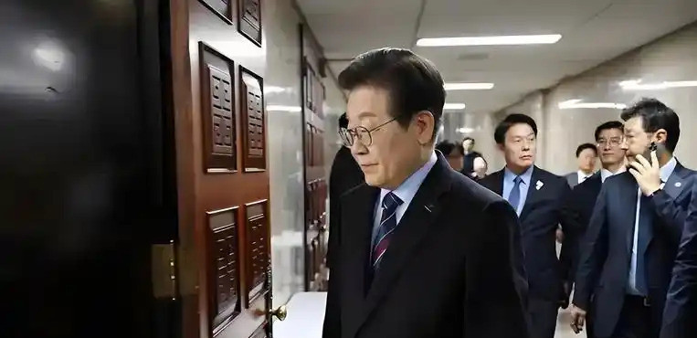 韩国总统不去会上海韩国新总统李在明，刚上任没多久，就干了