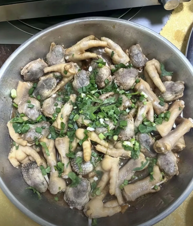 这是哪个地方的美食？看着挺好吃的样子！