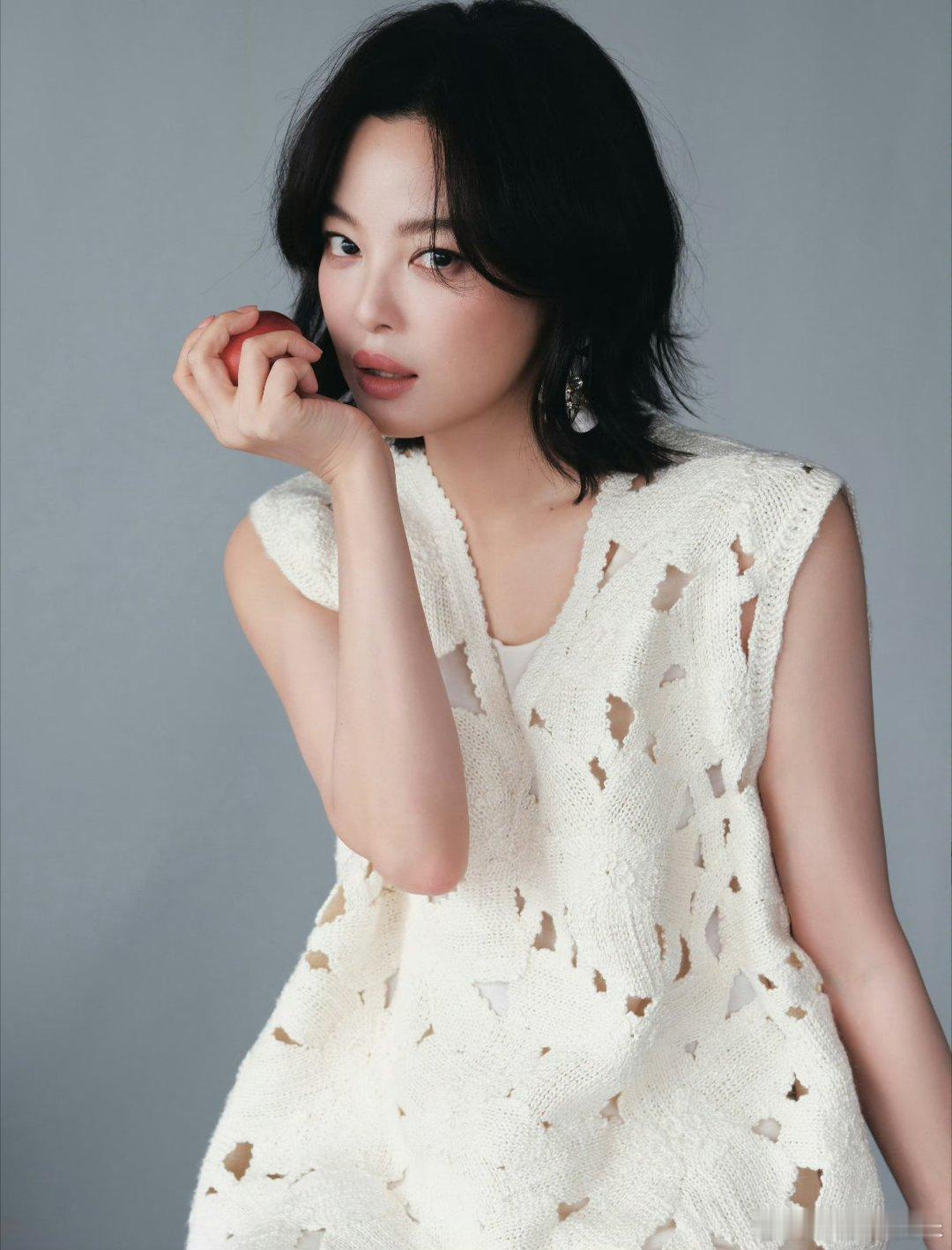 辛芷蕾回应封面登上法国街头十五载殊荣再添佳话！辛芷蕾成亚洲代表登法国周刊封面并街